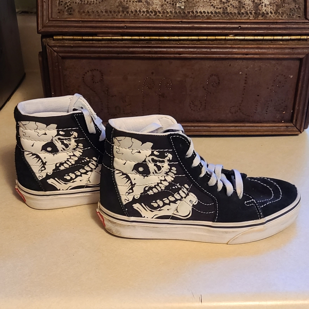 Boys/Men's VANS high top sneakers